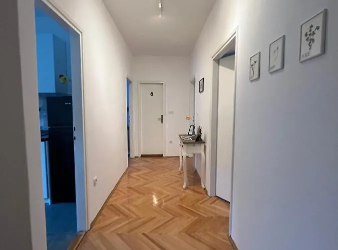 アパート Lala ソンボル